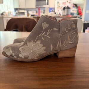 ✨ Seychelles Floral Embroidered Suede Ankle Boots Size 7 ✨